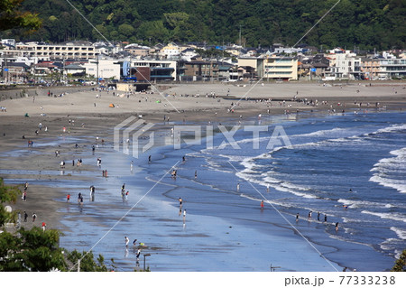 鎌倉の材木座海岸の風景 鎌倉の材木座海岸の風景 77333238