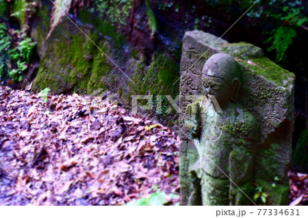 古都鎌倉の古道、朝比奈切通しのお地蔵様 77334631