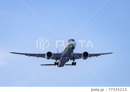 まもなく羽田空港に着陸する旅客機 まもなく羽田空港に着陸する旅客機 77335213