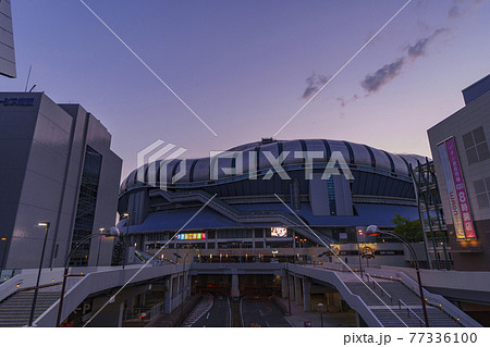 雨上がり　大阪ドーム周辺　夕景　初夏【2021年5月】 77336100