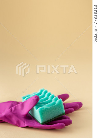 Dishwashing sponge and rubber gloves Dishwashing sponge and rubber gloves 77338213