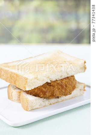 美味しいメンチカツサンド 77341438