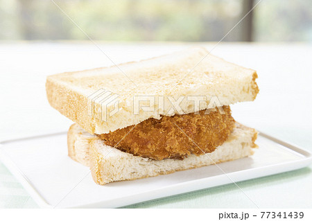 美味しいメンチカツサンド 美味しいメンチカツサンド 77341439