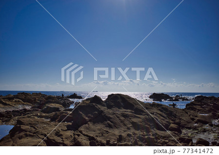 千葉県南房総白浜にある野島埼の青い空と海 千葉県南房総白浜にある野島埼の青い空と海 77341472