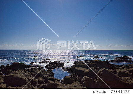 千葉県南房総白浜にある野島埼の青い空と海 千葉県南房総白浜にある野島埼の青い空と海 77341477