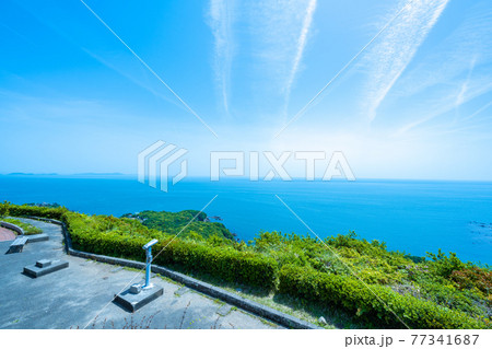 春の鳥羽展望台、飛行機雲が綺麗な晴れの日 77341687