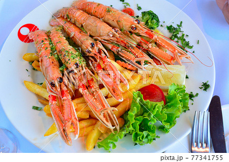 地中海料理、テナガエビの盛り合わせ - ヴルサル、クロアチア 地中海料理、テナガエビの盛り合わせ - ヴルサル、クロアチア 77341755