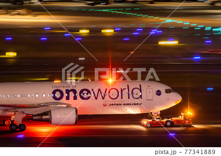 夜の羽田空港 77341889