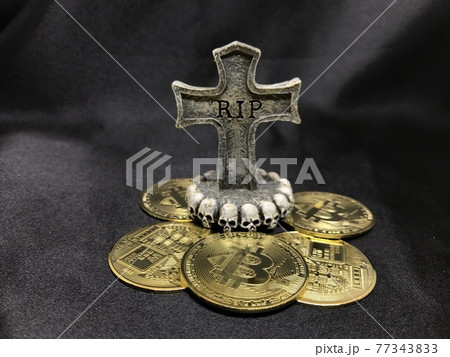 暮石とビットコイン、破産、仮想通貨の暴落イメージ 77343833