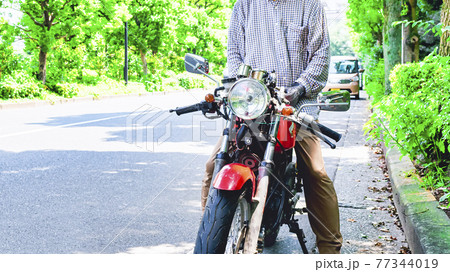 シニアライダーのバイクライフ イメージカット シニアライダーのバイクライフ イメージカット 77344019