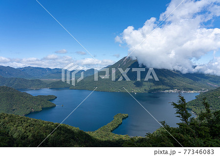 栃木県日光市 半月山より中禅寺湖と男体山 (9月) 栃木県日光市 半月山より中禅寺湖と男体山 (9月) 77346083