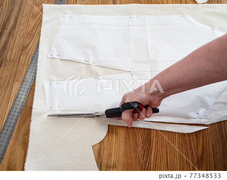 hand cuts calico according with pattern layouts hand cuts calico according with pattern layouts 77348533