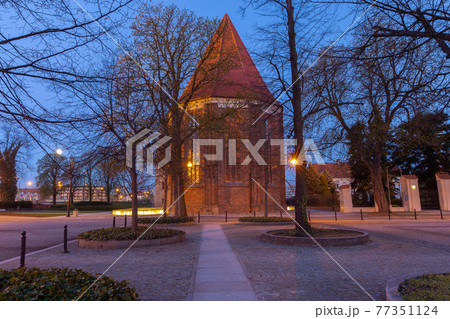 Poznan. Cathedral on Tumskiy Island at sunrise. Poznan. Cathedral on Tumskiy Island at sunrise. 77351124