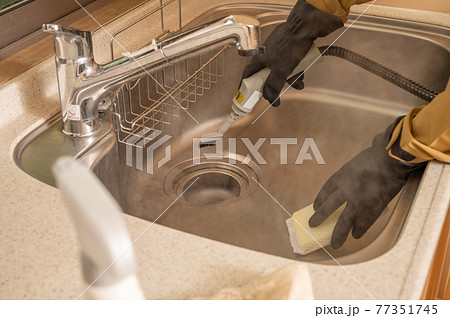 業者によるキッチンクリーニング 77351745