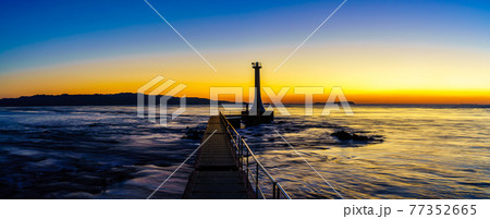 瀬詰崎灯台の日没後　パノラマ　【長崎県南島原市】 77352665