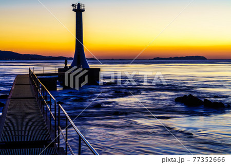 瀬詰崎灯台の日没後 【長崎県南島原市】 瀬詰崎灯台の日没後 【長崎県南島原市】 77352666