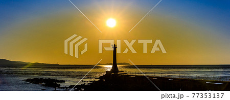瀬詰崎灯台の夕陽 パノラマ 【長崎県南島原市】 瀬詰崎灯台の夕陽 パノラマ 【長崎県南島原市】 77353137