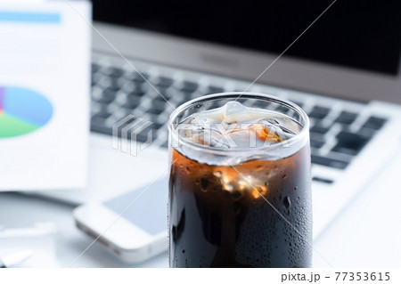 パソコン アイスコーヒー 無人 パソコン アイスコーヒー 無人 77353615