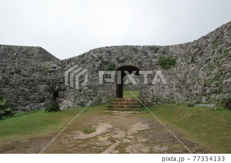 世界遺産・沖縄読谷村「座喜味城」 77354133
