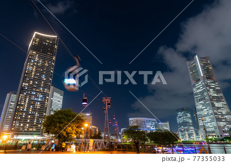 横浜エアキャビンロープウェイが開通した横浜みなとみらいの夜景 77355033