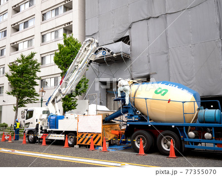 ビル建設工事現場 77355070