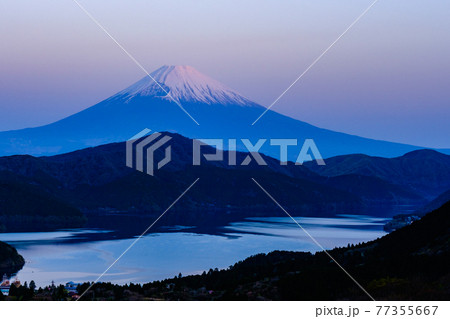 夜明けの富士山（箱根・富士見峠より） 77355667