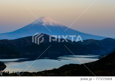 夜明けの富士山（箱根・富士見峠より） 77355668