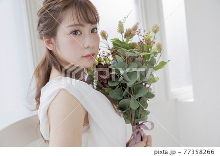 ウエディング　アレンジ  女性　日本人 77358266