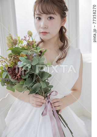 ウエディング　アレンジ  女性　日本人 77358270