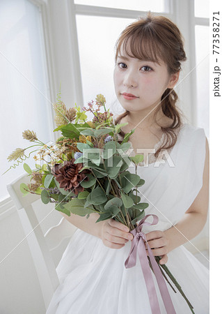 ウエディング　アレンジ  女性　日本人 77358271