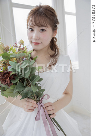 ウエディング　アレンジ  女性　日本人 77358273