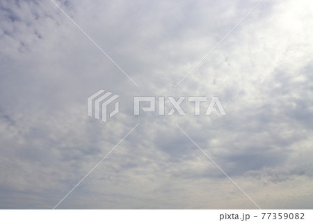 雲と太陽光 77359082