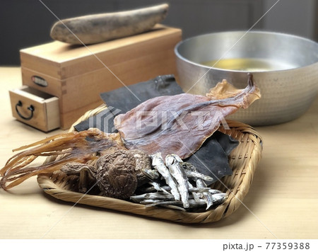 日本の出汁日本の出汁と材料と材料 日本の出汁日本の出汁と材料と材料 77359388