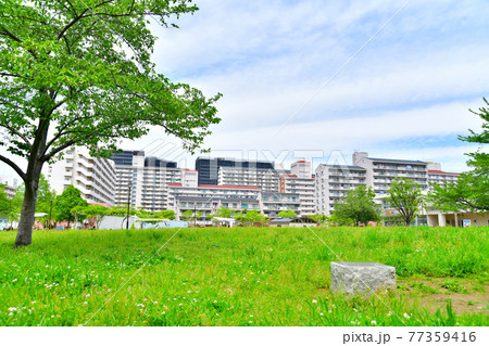 汐入公園噴水広場／リバーパーク汐入方面を望む(東京都荒川区)【2021.4】 77359416