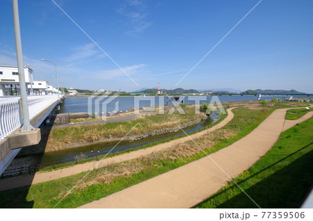 福岡県遠賀川河口にある魚道公園と河口堰 福岡県遠賀川河口にある魚道公園と河口堰 77359506