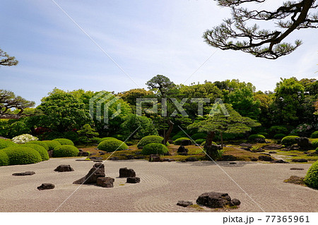 日本庭園の枯山水 日本庭園の枯山水 77365961