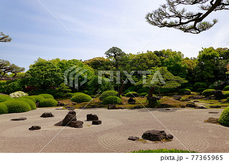 日本庭園の枯山水 日本庭園の枯山水 77365965