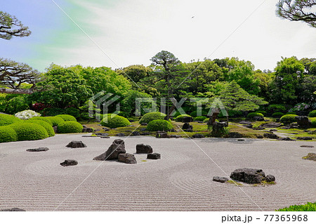 日本庭園の枯山水 77365968