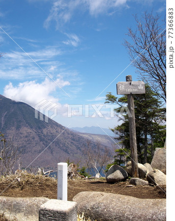 社山山頂からの男体山と中禅寺湖 社山山頂からの男体山と中禅寺湖 77366883