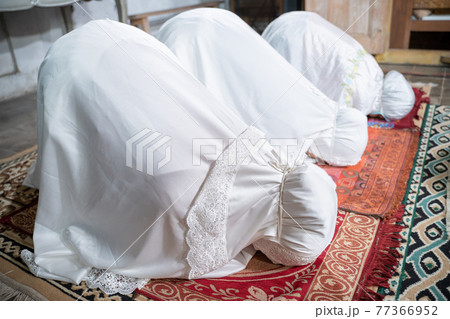 muslim family praying jamaah together at home 77366952