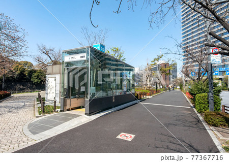 東京メトロ東西線の竹橋駅出入口 77367716