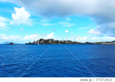 【沖縄】那覇から阿嘉島へと向かうフェリーから眺めた海と慶良間諸島 【沖縄】那覇から阿嘉島へと向かうフェリーから眺めた海と慶良間諸島 77371633