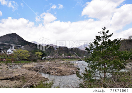 【群馬県利根郡】春の水上 諏訪峡 谷川連峰 77371665