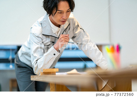 施工図を確認する工事監理者 施工図を確認する工事監理者 77372560