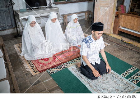 muslim family praying jamaah together at home 77373886