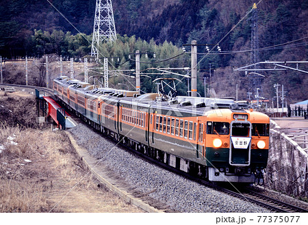 1998年 中央西線を行く165系急行安曇野の写真素材 [77375077] - PIXTA