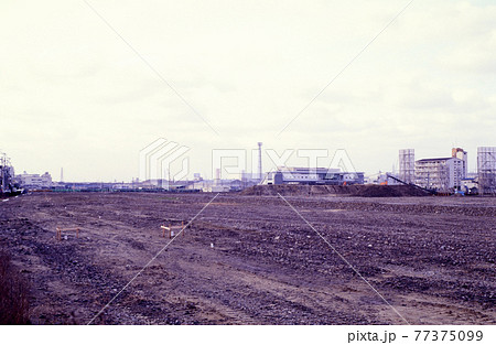 1998年　再開発工事中の旧竜華操車場跡地 77375099