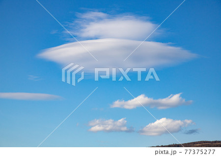 flying saucer shaped white cloud 77375277