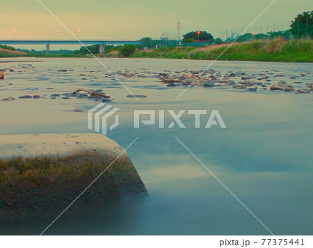 絵のような川と橋の写真 1 2の写真素材