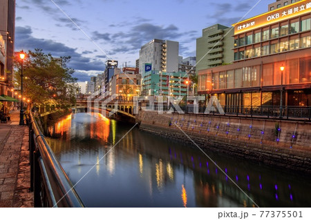名古屋　納屋橋のライトアップと堀川沿いの遊歩道 77375501